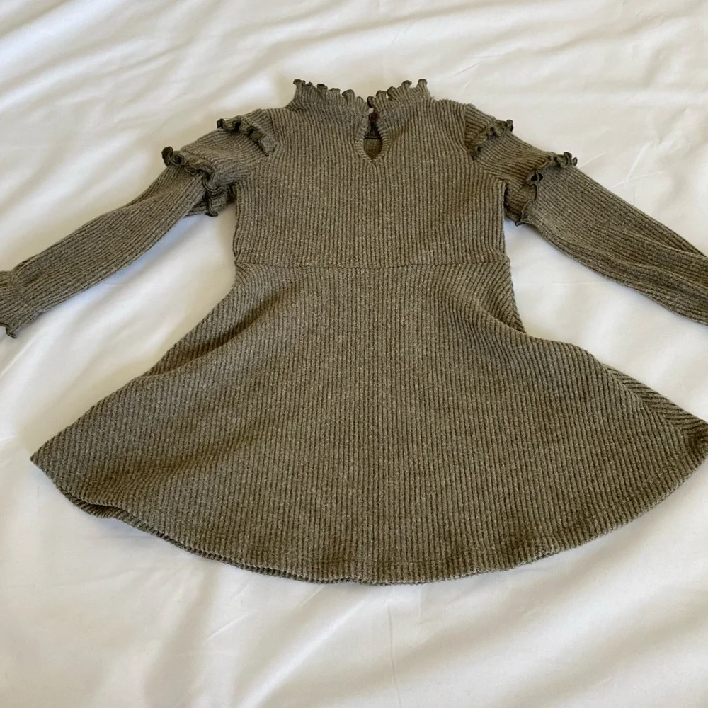 Art Class Toddlers Ruffled Dress, size 2T. Brand New without tags. Adorable. - Picture 5 of 10